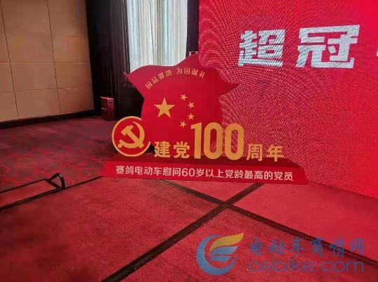 连接正负极
