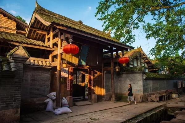 不去黄河路也能拍“繁花感”写真，真的超好拍！