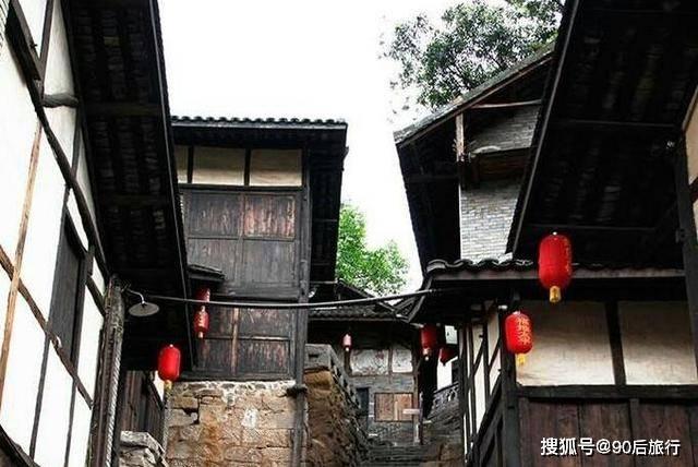 哥伦比亚山火持续一周：超2.5万公顷土地被烧焦 政府请求国际援助